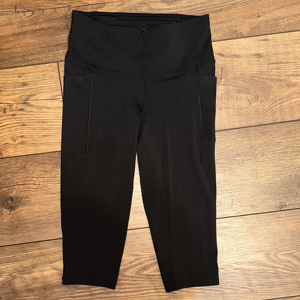 Black High-Waisted Capri Leggings - CALIA - Size Small